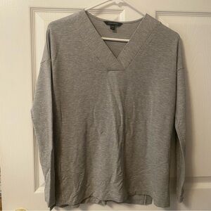 Banana Republic Women’s V-Neck Sweater in Gray